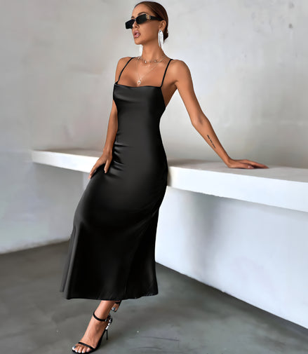 Robe Longue Satinée Noir Élégance