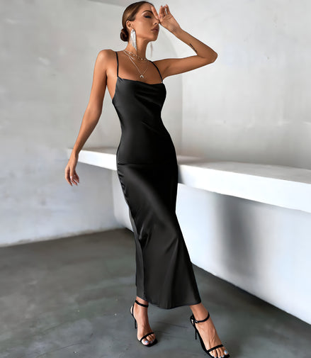 Robe Longue Satinée Noir Élégance
