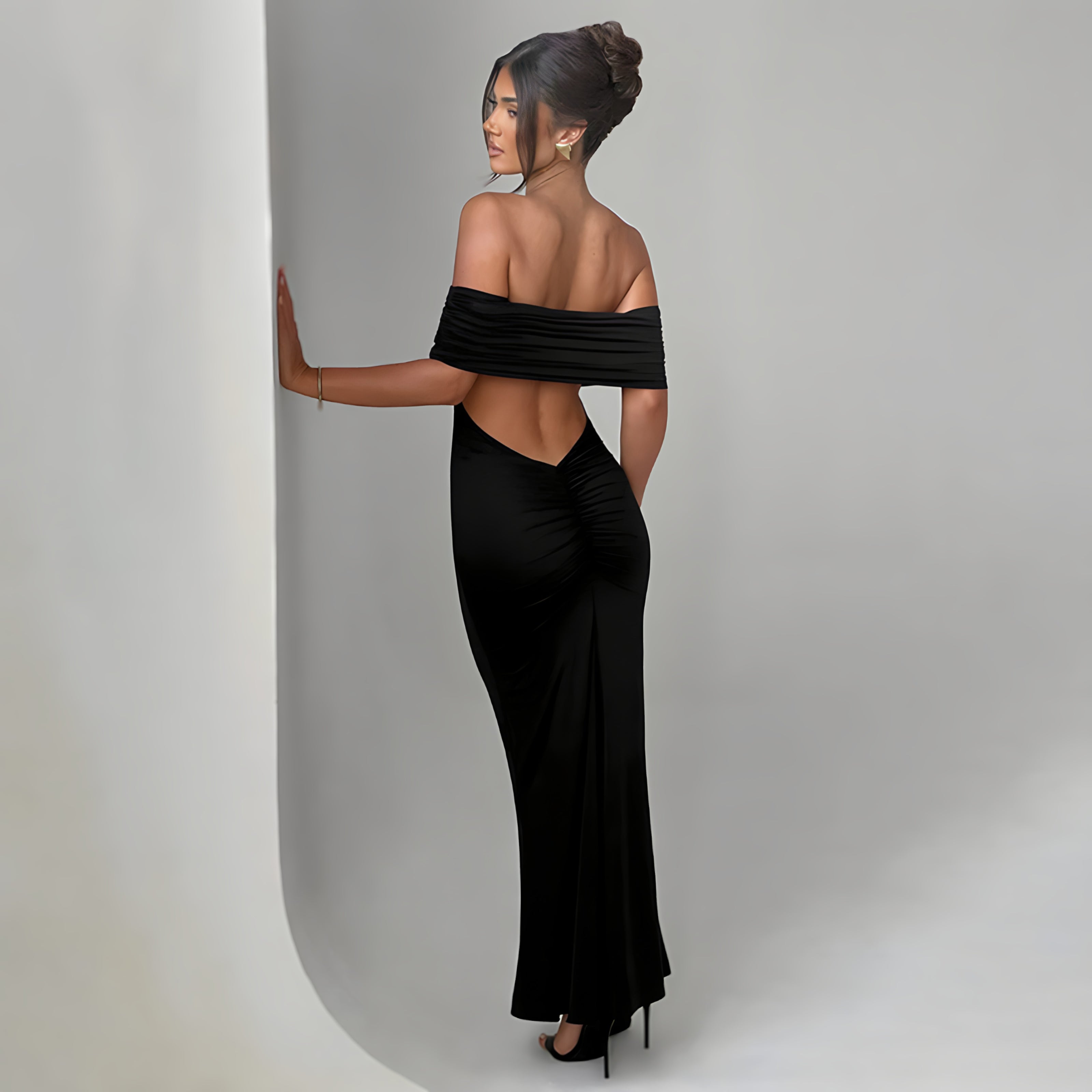 Robe Longue Épaules Dénudées Élégance Noire
