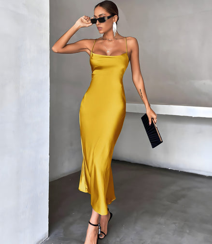 Robe Longue Satinée Noir Élégance