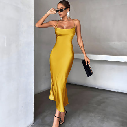 Robe Longue Satinée Noir Élégance